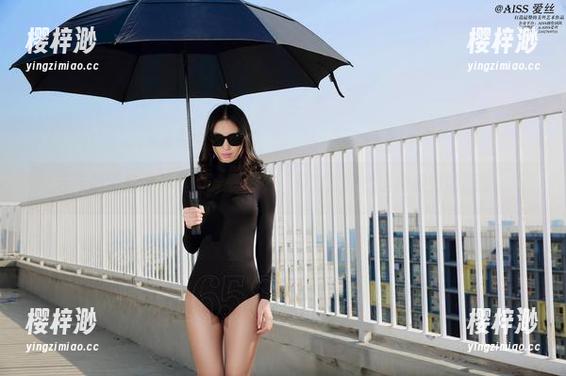 若希的图包在爱丝的无圣光下，竟然流露出这种微妙的感觉。
