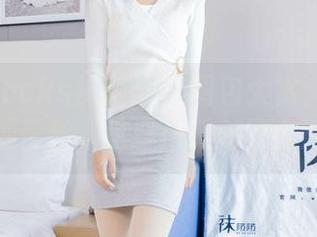 BoBoSocks袜啵啵 – 图包大赏：朵朵的厚黑丝，这穿搭是对的么？