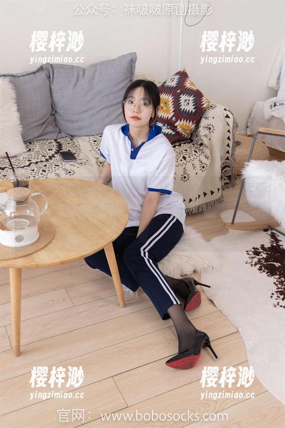 BoBoSocks袜啵啵 - 稚予的腰丝花絮版，图集里藏着不少我喜欢的小细节，值得一看。