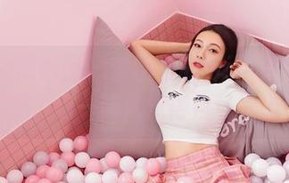 Feilin嗲囡囡 – 套图里的Milk楚楚，短裙飘飘，瞄一眼就觉得自己没出息。
