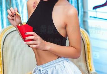 GIRLT果团网 – 黄歆苑的灰丝私拍，果然有种高级的慵懒感