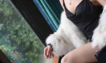 IESS异思趣向 – 小羽的冬日暖阳：当网盘里的自拍比现实还暖和
