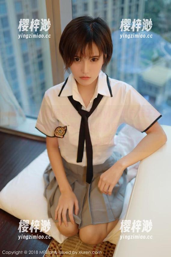 MFStar模范学院-SiByl李思宁 MFStar模范学院 - SiByl李思宁袜子摄影,感觉像是在某个夜晚的街边,迷失在那美丽的涂鸦上。作品间的风很轻。