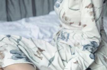 MSLASS梦丝女神 – 魏婷婷’s宿楼丝袜玉足合集：我的脚价比家产还高，哈哈!