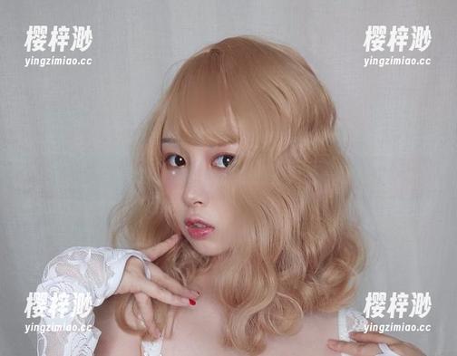 PAKI草莓酱的奇妙美图：自拍？更像一场自我对话