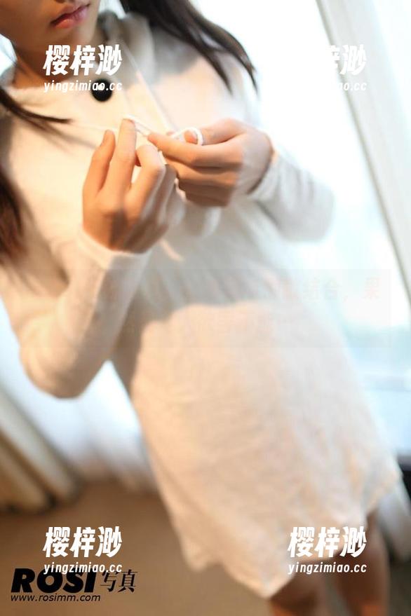 ROSI妹妹写真：当美照与懒散结合，果然是令人欲罢不能…