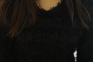 ROSI图集：嫩学妹制服，轻易让人联想到青涩的悸动。