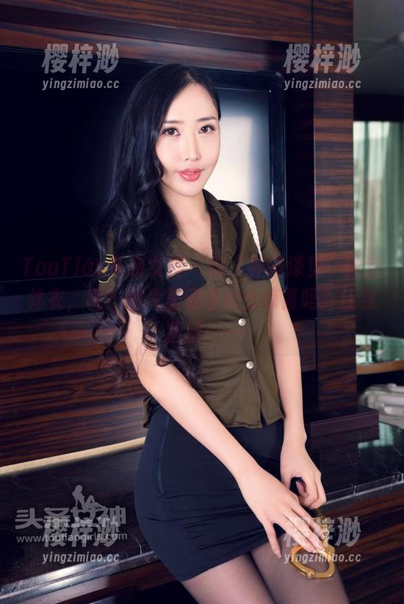 TouTiao头条女神-神琦泽步 TouTiao头条女神 - 这“神琦泽步”的连体衣,嗯?图片里藏着什么惊喜吗?让我猜猜……