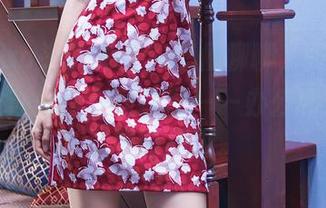 TouTiao头条女神 – 随便聊聊，阿依努尔瓦娅的办公室在线原图——办公和放松的界限好模糊。