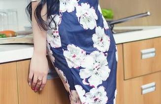 TouTiao头条女神 – 学姐高萌萌的私拍，一脸“前辈请给我推荐书”的认真！