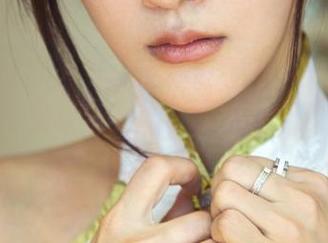 TuiGirl推女郎 – 王依萌的连衣裙私房图集，看得我直想为她写篇学术论文！题目：裙子与自信的相互作用