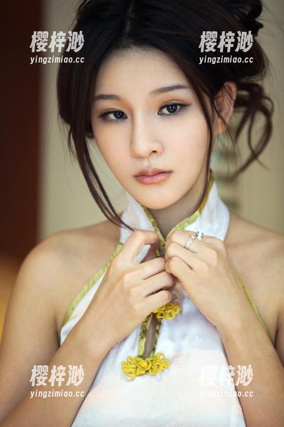 TuiGirl推女郎 - 王依萌的连衣裙私房图集，看得我直想为她写篇学术论文！题目：裙子与自信的相互作用