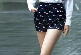 TuiGirl推女郎 – 当油亮变成了私房：赵惟依的写真，就差没有鲜香四溢！
