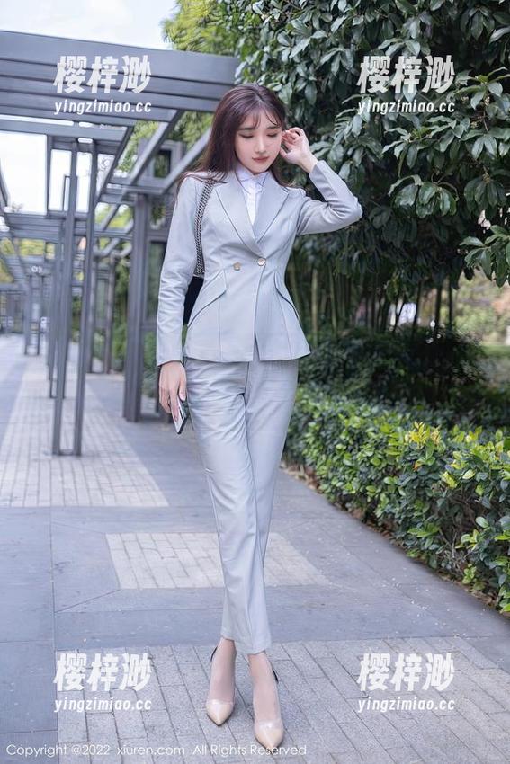 Xiuren秀人网 - 天台上的糯美子MINIbabe，福利写真快把我眼睛闪瞎了！