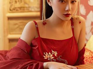 YouMi尤蜜荟 – 全新李承美白丝图集：好家伙，这白丝穿上后，我印象深刻地想到了当年的小白兔！