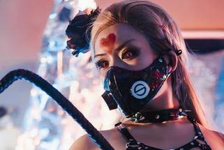 读懂“一笑芳香沁”：对着眼镜的那几张图片我开始抖眉！