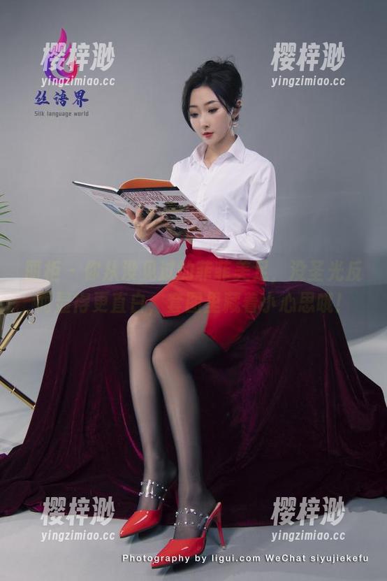 丽柜 - 你从没见过的菲菲美足，没圣光反而显得更直白，套图里藏着小心思哦！
