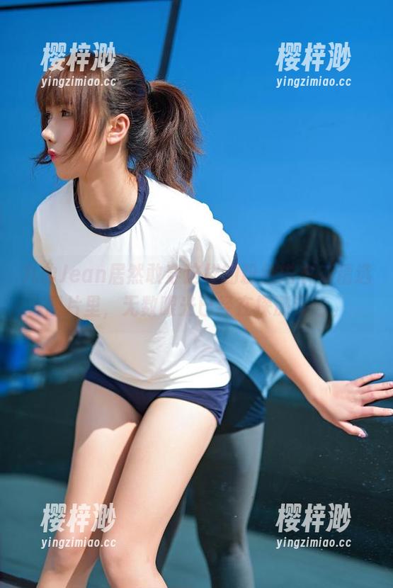 九曲Jean居然敢穿这样的粉色内衣，精选图片里，无数眼光已经在探测深意。
