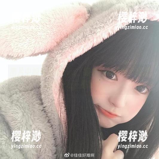 图片中的佳佳酱ovo，睡衣cos让我不知道应该开心还是叹气……