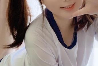 “依依超级懒”这女孩的女友写真，免费资源一不小心让我顿时五味杂陈…