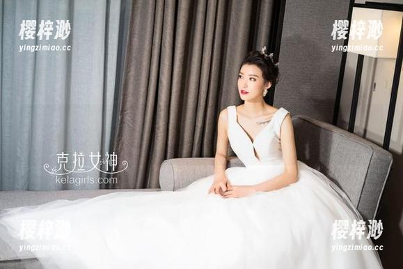 克拉女神-僮僮 克拉女神 - 僮僮在原图里的体操服,看来不只是运动,还透着点小俏皮呢。