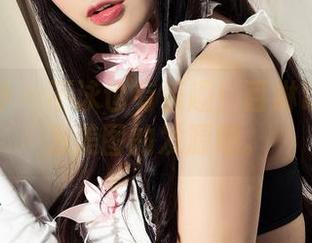 克拉女神 – 不泳也有乐趣！百琳让泳池成为美图的发源地。