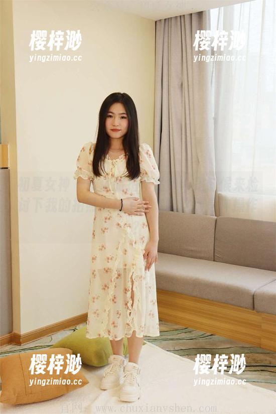 初夏女神 - 依依旅拍作品集：是时候来检讨下我的拍照姿势了，难道这都是神操作？