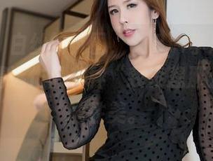 嗲囡囡 – 白丝的氛围，SiByl李思宁精准把控，精选作品有种“我没想那么多”的随性美。