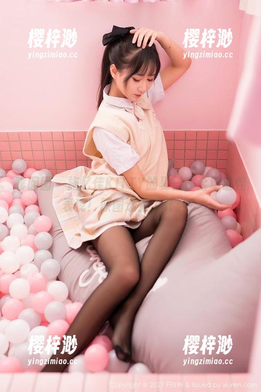 嗲囡囡 - 施忆佳KITTY的夏日，全场最佳表现！原图透露了什么？