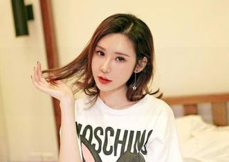 嗲囡囡 – 梦小楠小夜猫美脚套图，足部的优雅令人咋舌。