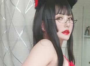 一袭礼服下的夏鸽鸽不想起床：写真能不能再沙雕一点？