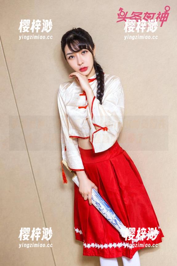头条女神-JennyR 头条女神 - 不期而至:JennyR的美图在线,和风四起,那迷惑感飘零了。