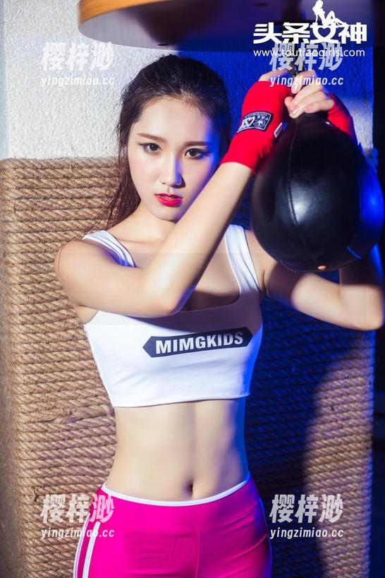 头条女神-李丽莎 头条女神 - 水手服的华丽转身:李丽莎精选图集中的脑洞新玩法!