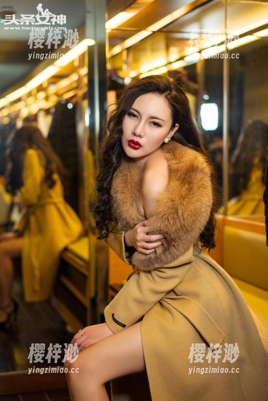 头条女神-李梓熙 头条女神 - 李梓熙红肚兜的花絮实在太迷人了,原图分享给你们值得