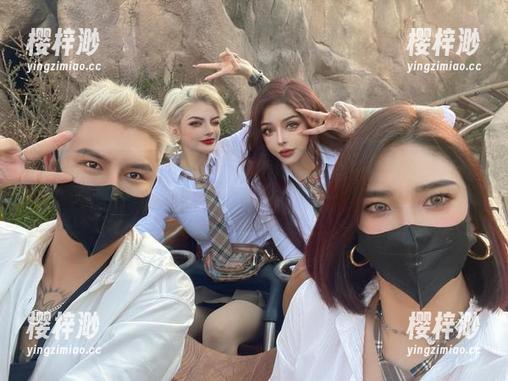 奈斯希希 微密圈 - 看着奈斯希希的礼服原图,心中暗想:今天也许我就要为她打call