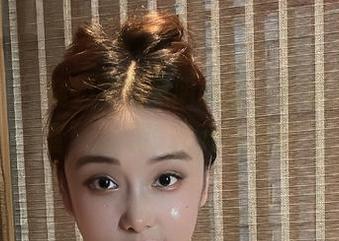 微密圈 – 一窥奶雯的透明套图，真真假假的较量，资源设计如此巧妙