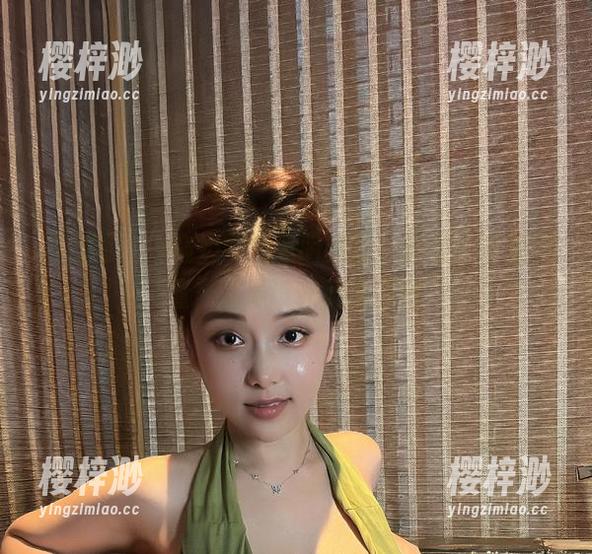微密圈 - 一窥奶雯的透明套图，真真假假的较量，资源设计如此巧妙