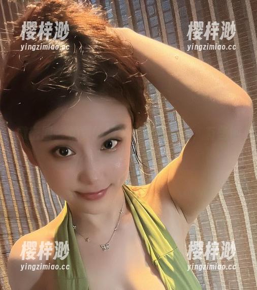 奶雯 微密圈 - 奶雯的超短黑皮裙照片,有些地方我想说不少……