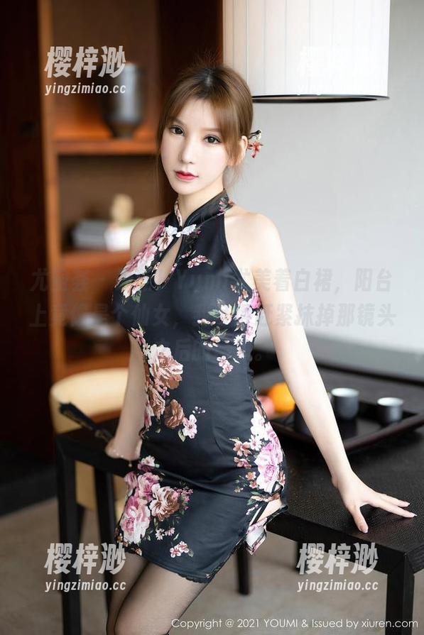 尤蜜荟 - 最新！Yumi尤美着白裙，阳台上竟像是个仙女，我可得赶紧抹掉那镜头之后的自卑。
