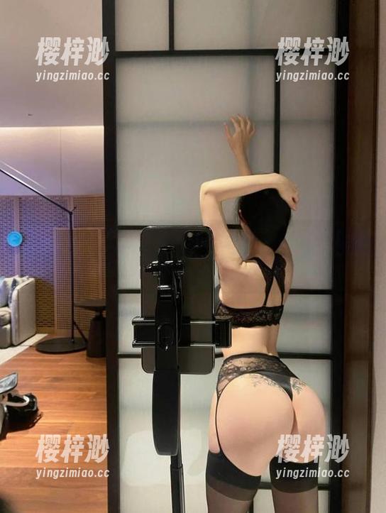 微密圈 - 左公子666的泳池图集：我就想知道，这水里有没有大鱼？