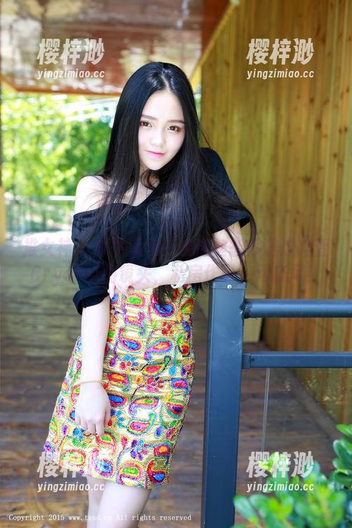 推女神 - 似乎没有一条肉丝能够逃过梓萱Crystal的镜头，私房作品一网打尽！