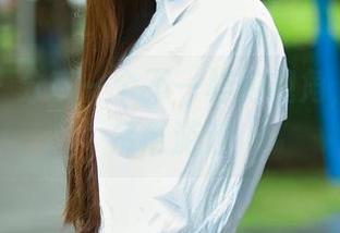 推女郎 – 分享一个不一样的视角，杨伊的吊带游戏