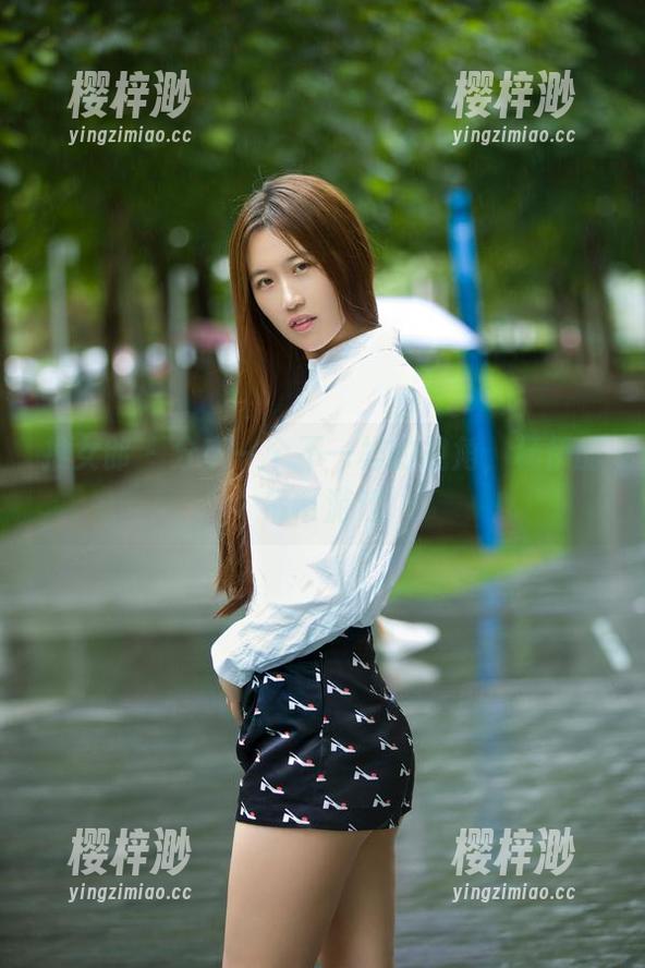 推女郎 - 分享一个不一样的视角，杨伊的吊带游戏