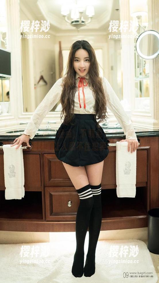 推女郎 - 手指轻点，下载赵惟依的双人写真的趣味，让人忍不住想要再看一遍。