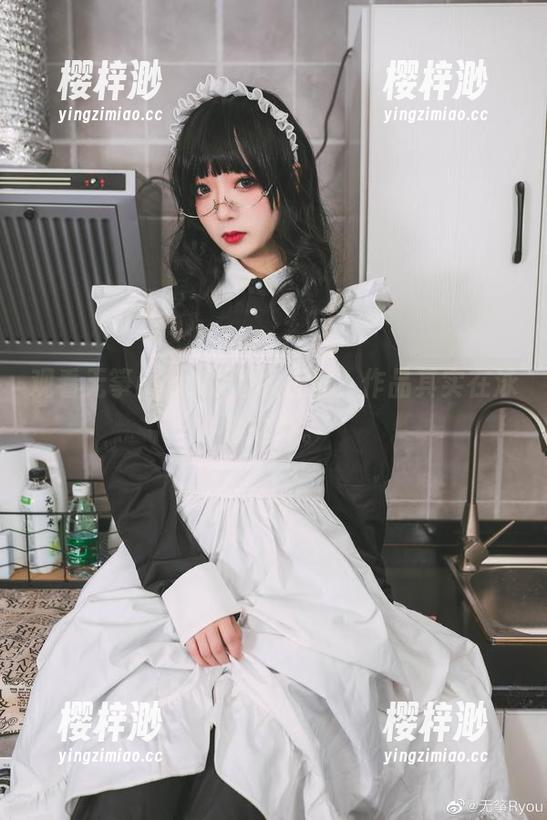 无筝ryou 观看无筝ryou的池水折射,作品其实在泳池之外。