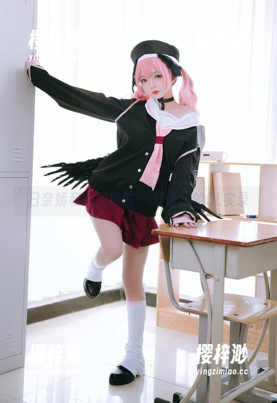 日奈娇和她的地铁….写真里的OL实录
