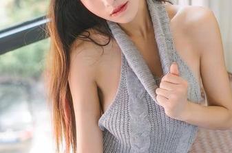果团网 – 王语纯海边风景美图精选，说实话，比风还是那只随意的帽子好看。