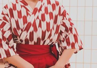 果团网 – 龚玥菲带你玩转黑色，原图中的姿态可不止看一眼！