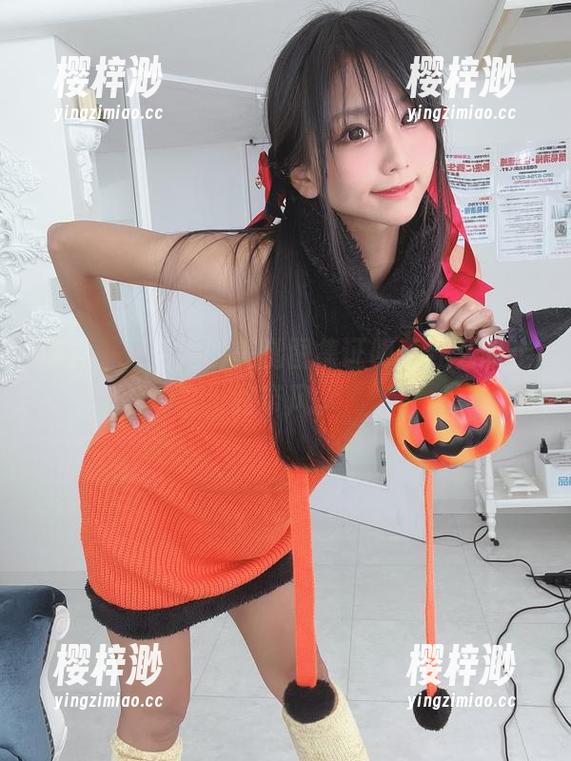 柳丸，又用她的美腿图集证明了什么叫走路带风。