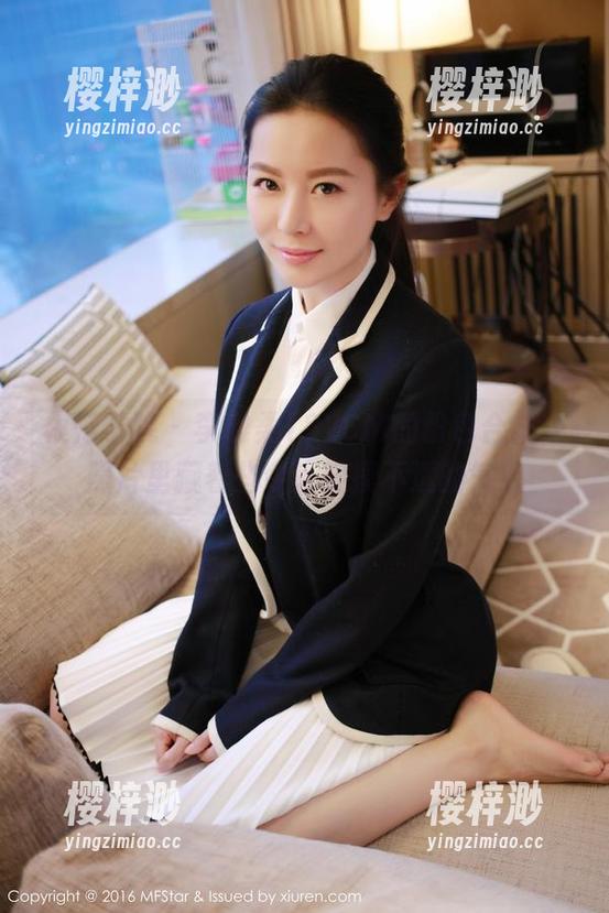 模范学院 - 李雅柔182CM的粉色合集，照片里藏着些令人捉摸不透的气息